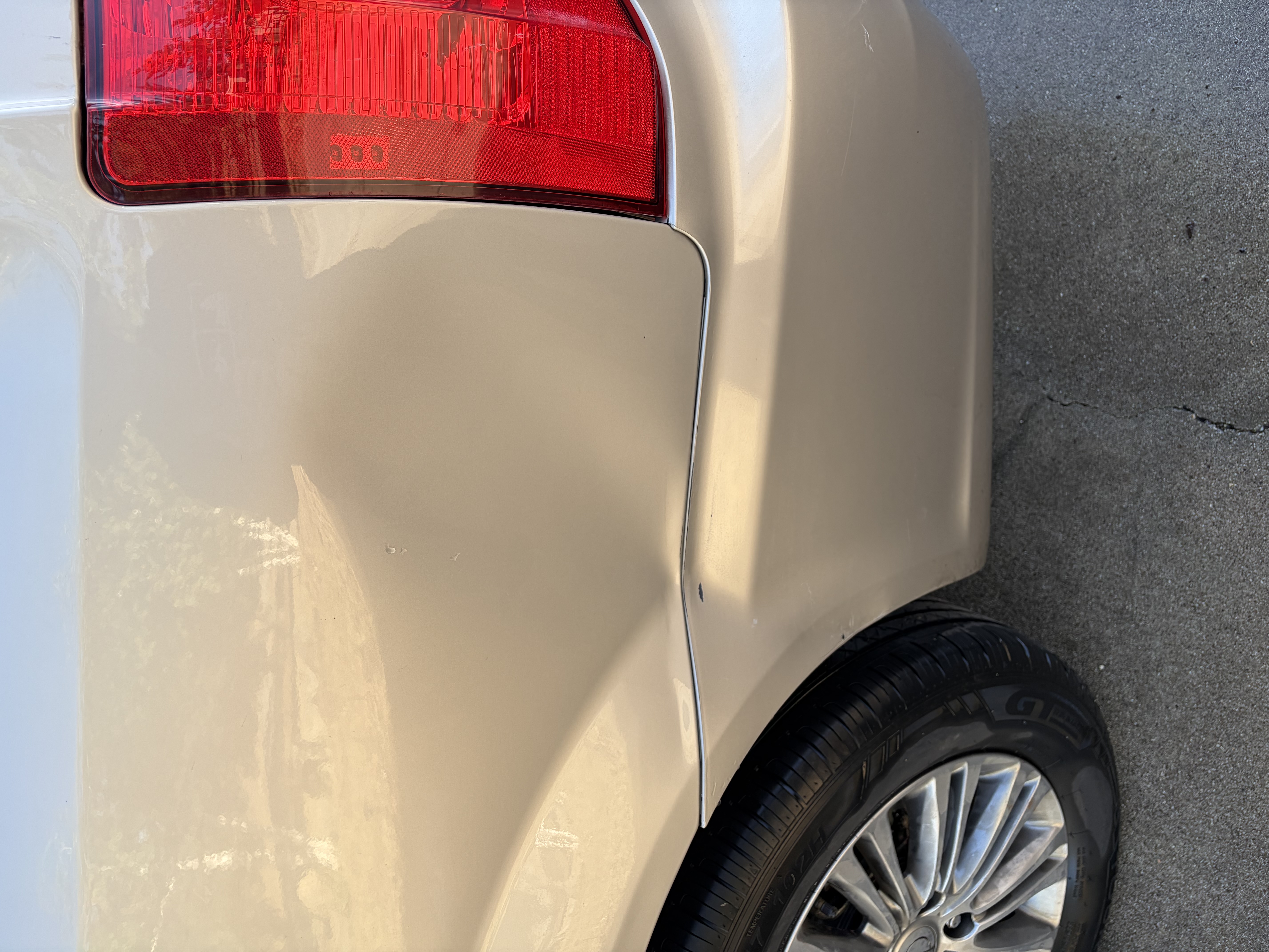 Used 2013 Chrysler Town & Country Touring-L w/ Entertainment Group #2 FWD image 6
