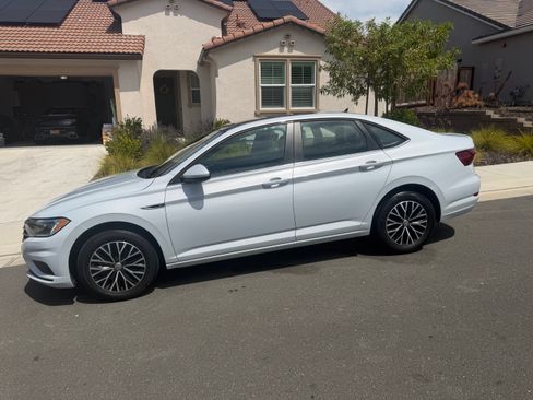 Used 2019 Volkswagen Jetta SEL FWD image 1