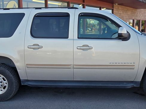 Used 2007 Chevrolet Suburban 2500 LT w/ LT Preferred Equipment Group image 5