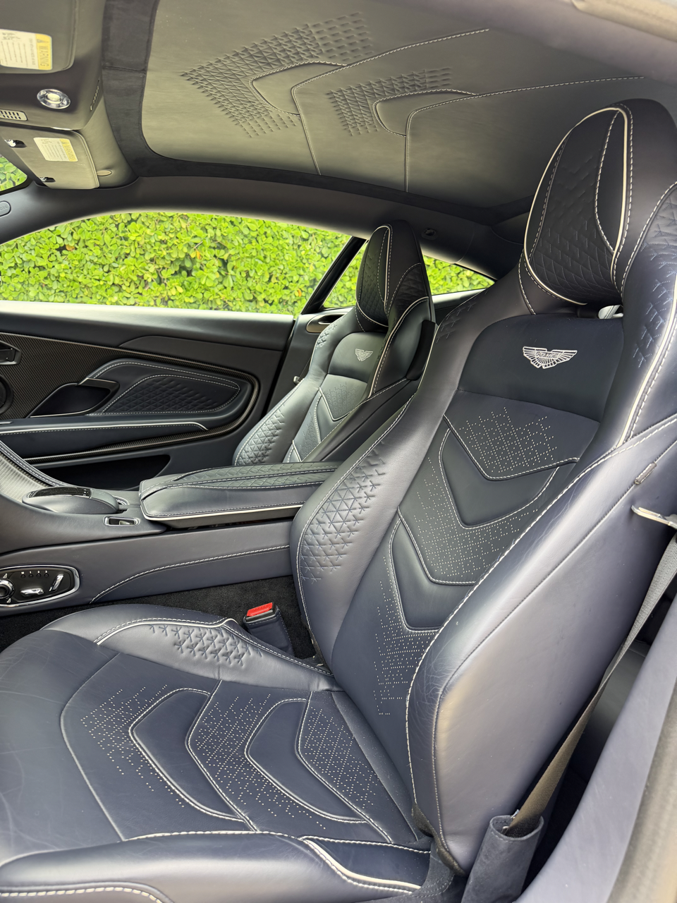 Used 2022 Aston Martin DBS Superleggera RWD image 16