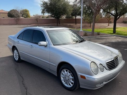 Used 2002 Mercedes-Benz E 320 4MATIC Sedan image 2