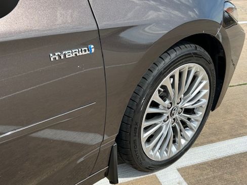 Used 2019 Toyota Avalon Limited w/ Advanced Safety Package image 5