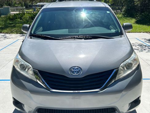 Used 2011 Toyota Sienna LE image 5