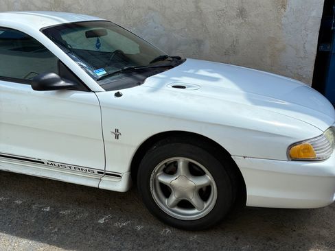 Used 1998 Ford Mustang Coupe RWD image 5