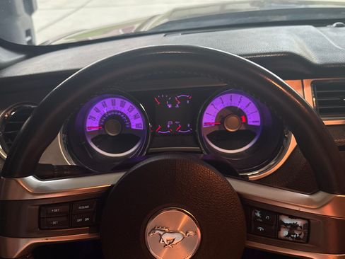 Used 2011 Ford Mustang Premium w/ 202A Rapid Spec Order Code RWD image 10