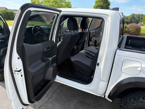 Used 2020 Toyota Tacoma TRD Off-Road AWD/4WD image 22