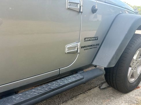 Used 2014 Jeep Wrangler Unlimited Sport w/ Dual Top Group image 10