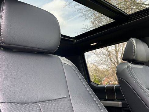 Used 2022 Ford F250 Lariat w/ Black Appearance Package image 28