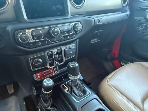 Used 2021 Jeep Gladiator Rubicon AWD/4WD image 9