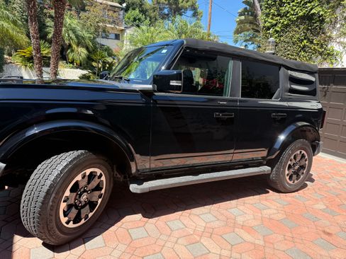 Used 2022 Ford Bronco Outer Banks image 2