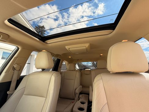 Used 2015 Toyota Highlander Limited image 15