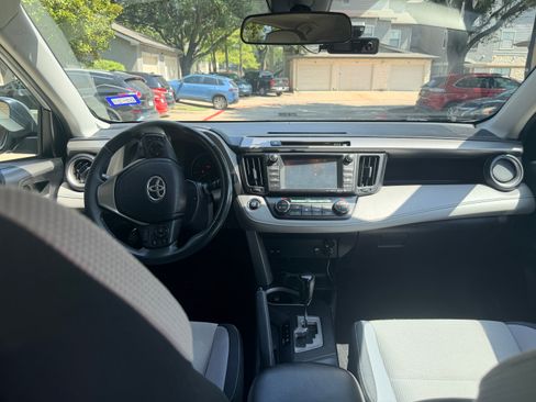 Used 2017 Toyota RAV4 XLE FWD image 14
