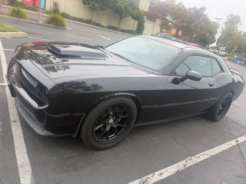 Used 2011 Dodge Challenger R/T RWD image 1