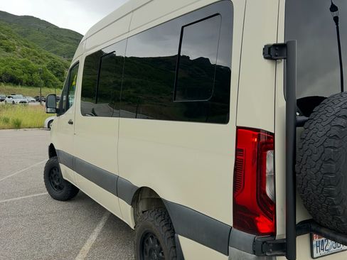 Used 2021 Mercedes-Benz Sprinter 2500 image 19