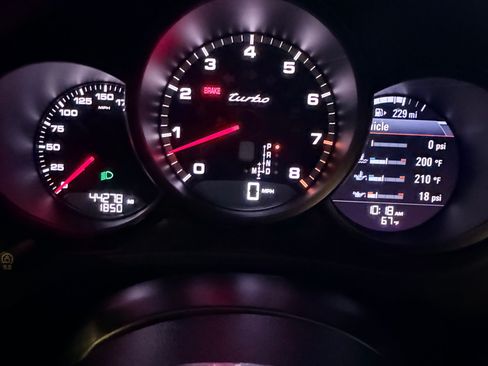 Used 2018 Porsche Macan Turbo image 20