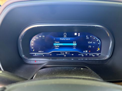 Used 2022 Chevrolet Suburban High Country image 12