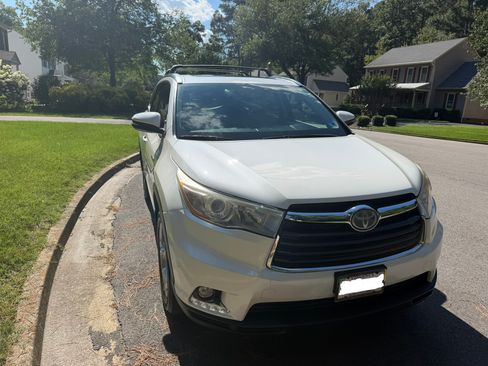Used 2014 Toyota Highlander Limited Platinum AWD/4WD image 8