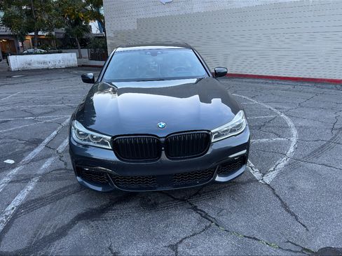 Used 2016 BMW 750i image 2