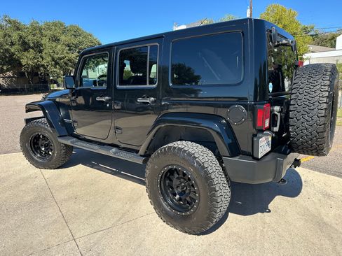Used 2014 Jeep Wrangler Unlimited Sahara image 4