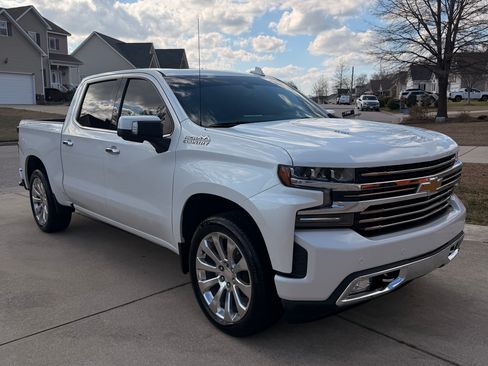 Used 2021 Chevrolet Silverado 1500 High Country w/ Technology Package image 8