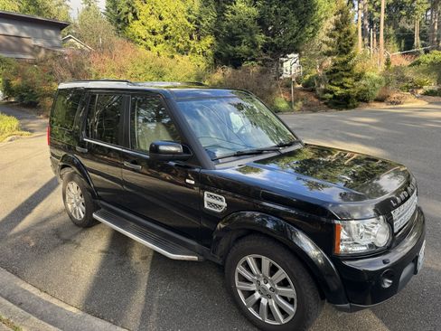 Used 2013 Land Rover LR4 HSE image 2