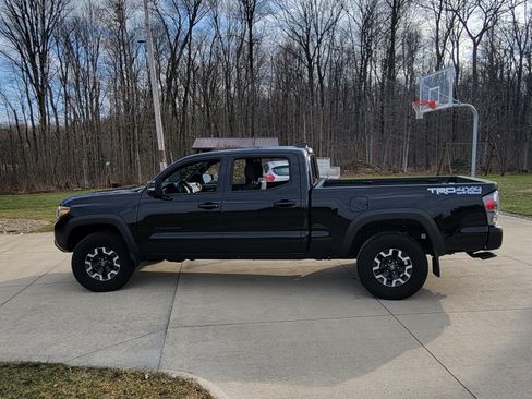 Used 2023 Toyota Tacoma TRD Off-Road image 1