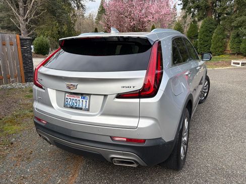 Used 2021 Cadillac XT4 Premium Luxury image 4