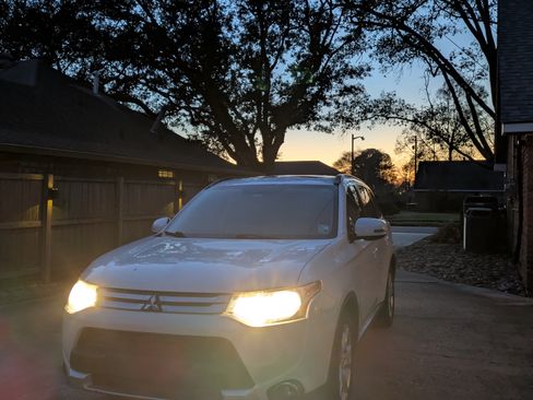 Used 2015 Mitsubishi Outlander SE image 22