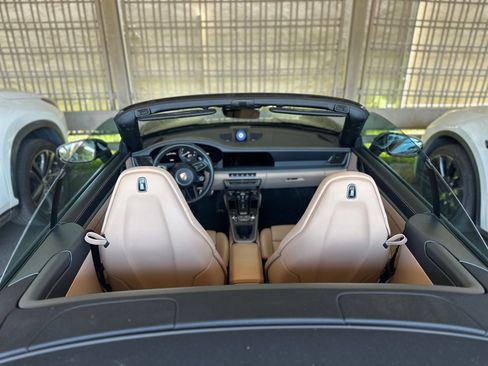 Used 2023 Porsche 911 Carrera image 8