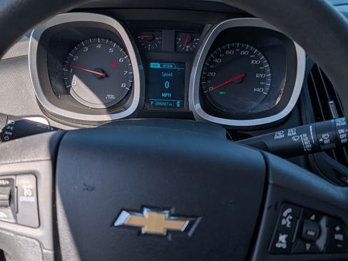 Used 2016 Chevrolet Equinox LS image 2