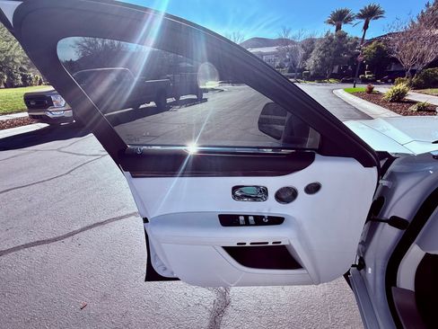 Used 2022 Rolls-Royce Ghost image 14