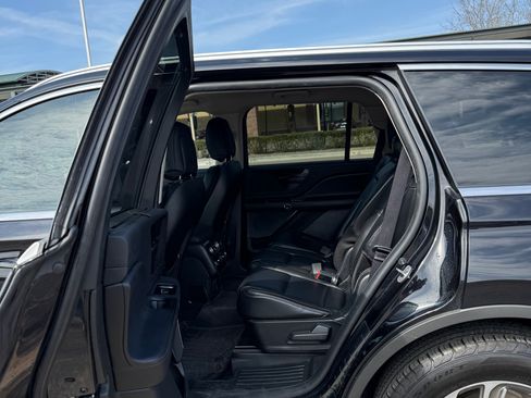Used 2022 Lincoln Aviator AWD image 8
