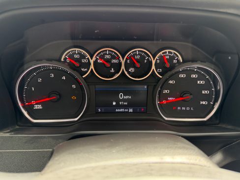 Used 2022 Chevrolet Silverado 2500 Custom w/ Custom Value Package image 9