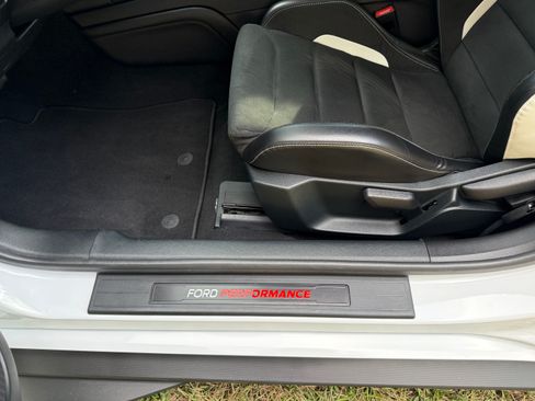 Used 2022 Ford Mustang Shelby GT500 w/ Technology Package image 9