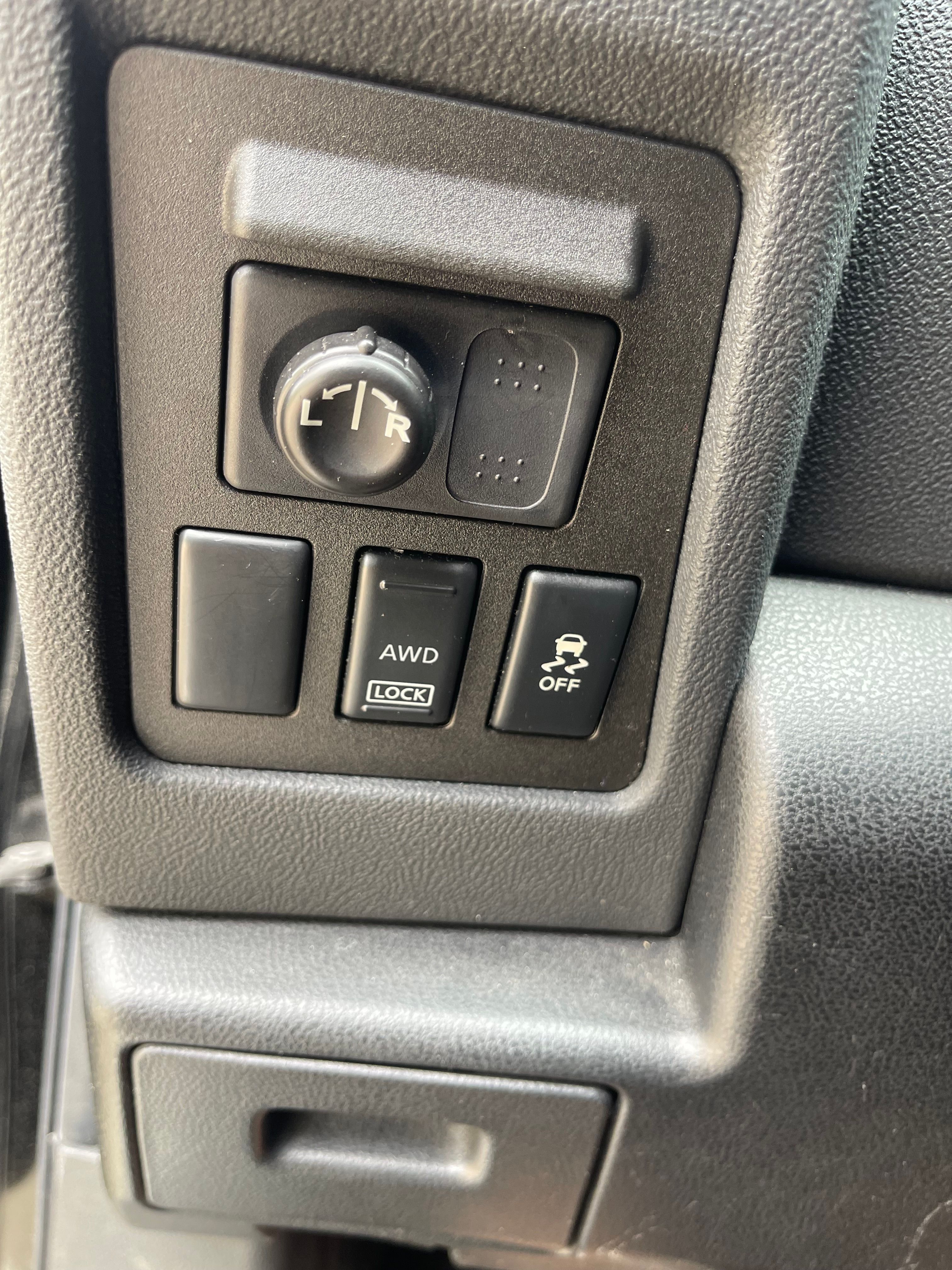 Used 2013 Nissan Rogue SV w/ Premium Pkg AWD/4WD image 14