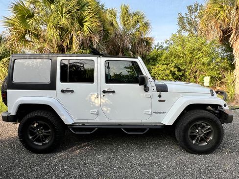 Used 2016 Jeep Wrangler Unlimited Sahara AWD/4WD image 32