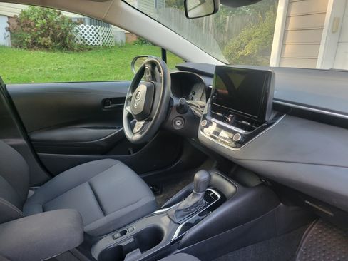 Used 2024 Toyota Corolla LE image 5