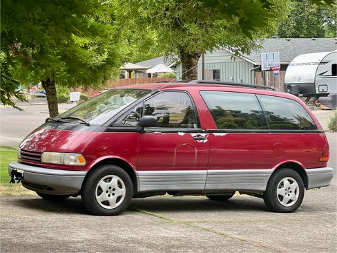 Used 1992 Toyota Previa LE image 10