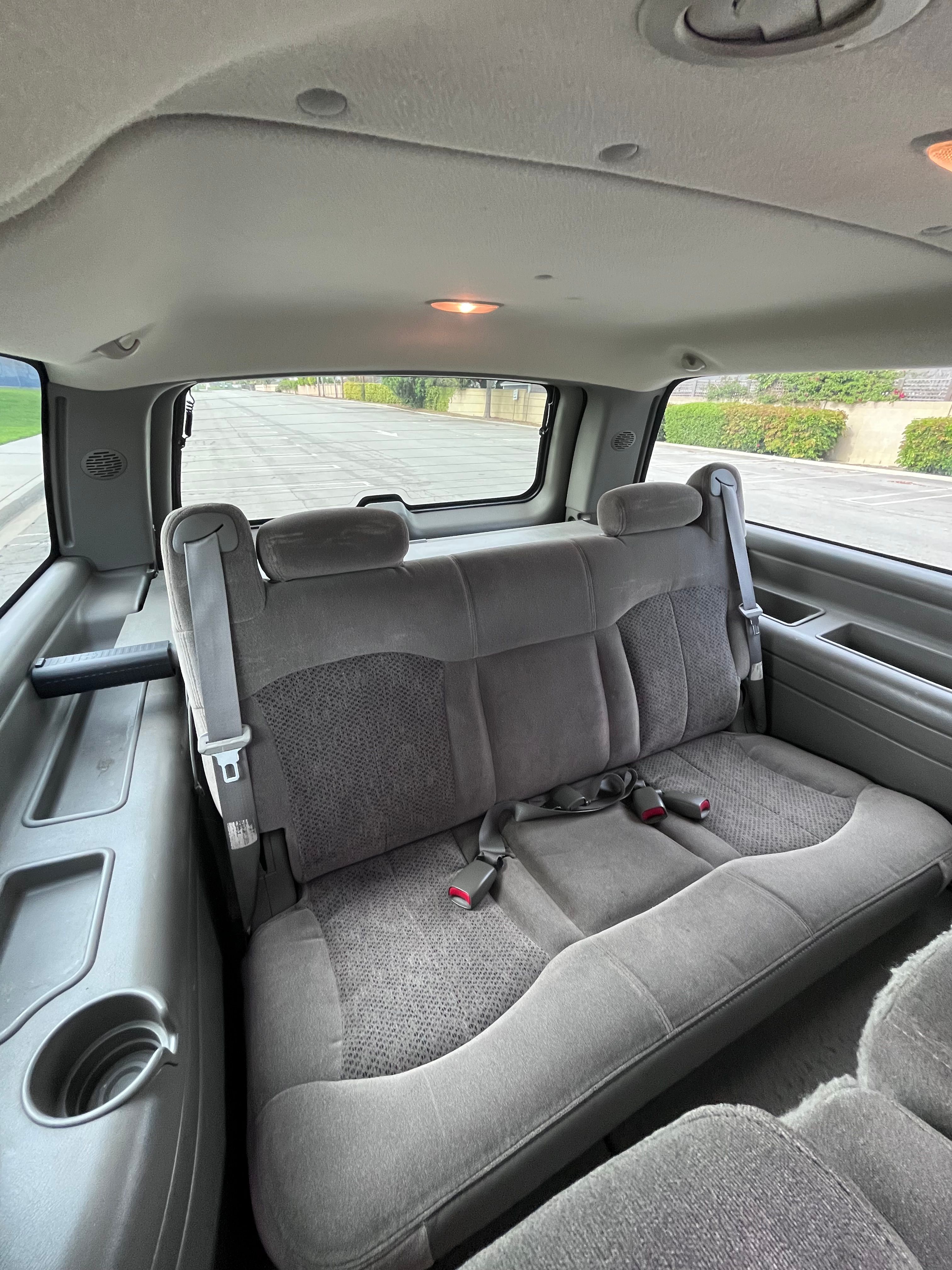 Used 2001 Chevrolet Suburban 2500 LS w/ LS Preferred Equipment Group RWD image 21