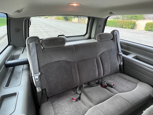 Used 2001 Chevrolet Suburban 2500 LS w/ LS Preferred Equipment Group RWD image 21
