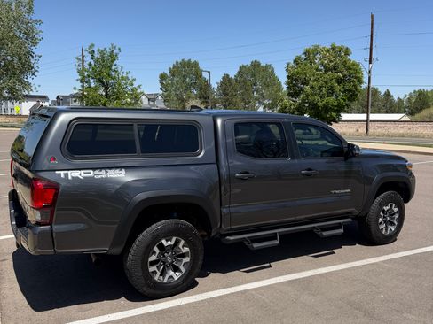 Used 2019 Toyota Tacoma TRD Off-Road AWD/4WD image 8