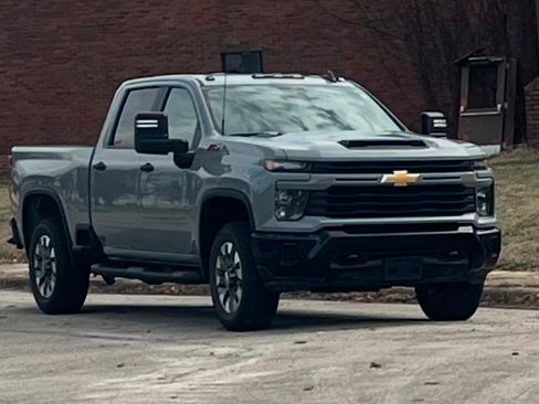 Used 2024 Chevrolet Silverado 2500 Custom w/ Custom Value Package image 1