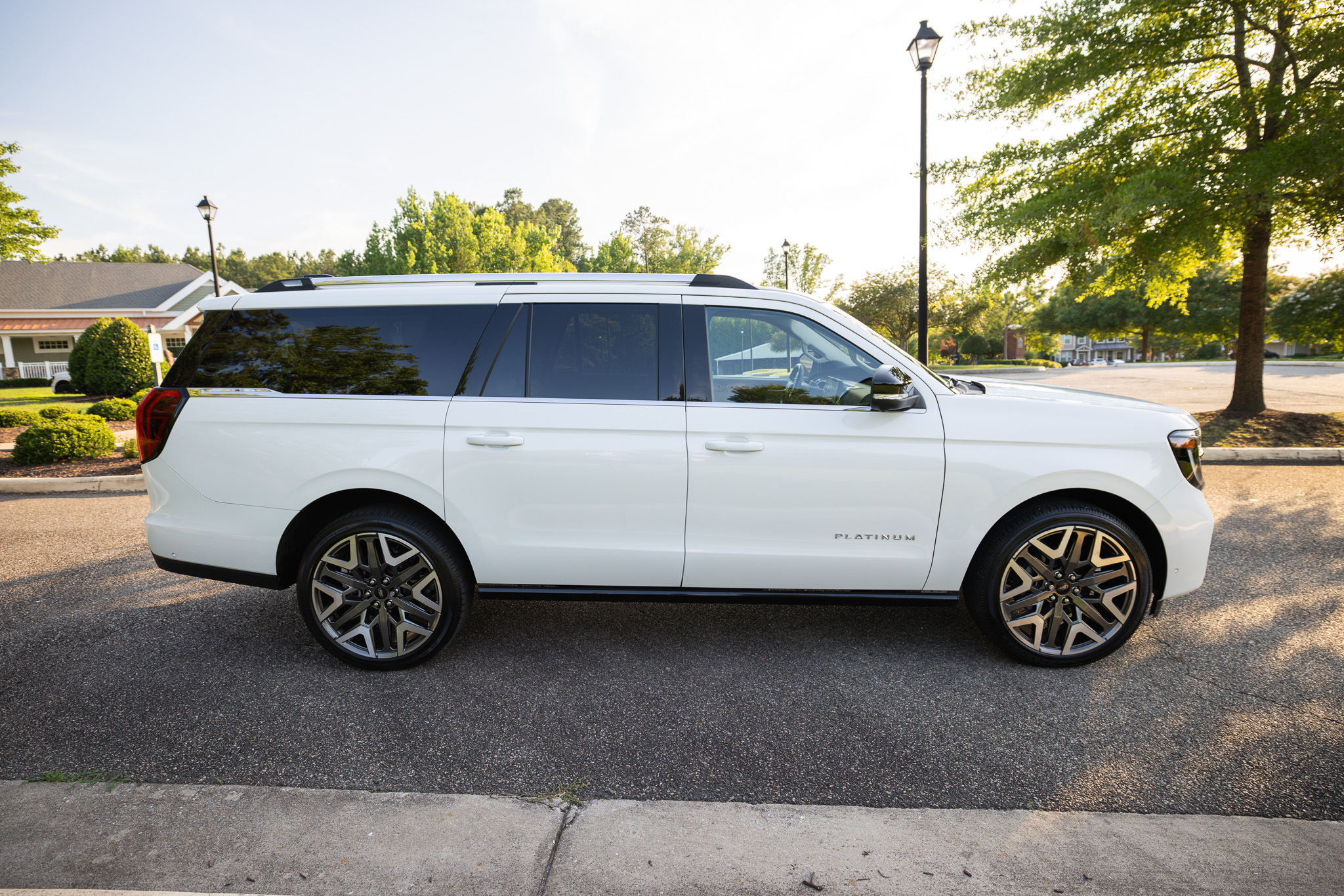 Used 2025 Ford Expedition Max Platinum w/ Platinum Ultimate Package AWD/4WD image 10