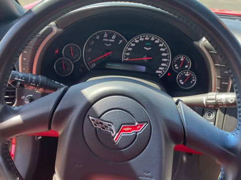 Used 2005 Chevrolet Corvette Convertible w/ Preferred Equipment Group image 12