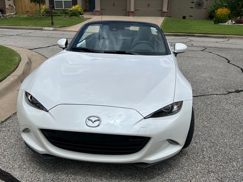 Used 2023 MAZDA MX-5 Miata Grand Touring RWD image 4