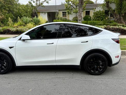 Used 2023 Tesla Model Y Long Range image 8
