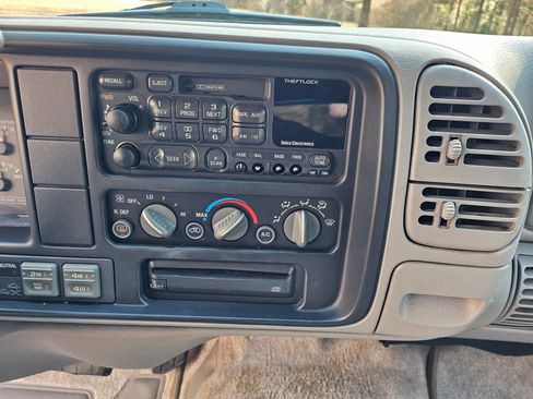 Used 1999 Chevrolet Tahoe Z71 w/ Comfort & Security Pkg image 32