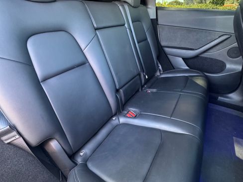 Used 2023 Tesla Model Y Long Range AWD/4WD image 9