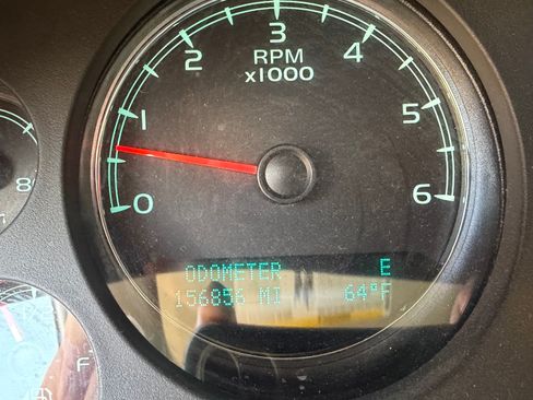 Used 2011 GMC Yukon XL SLT w/ SLT-2 Equipment Package AWD/4WD image 2