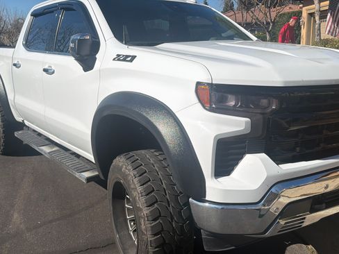 Used 2022 Chevrolet Silverado 1500 LTZ image 2